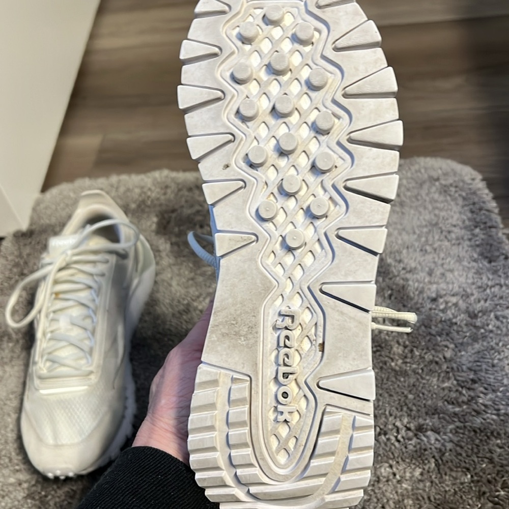 White Women's Athletic Shoes. Size 7 no flaws. Leathered, suede,nylon - Picture 6 of 16